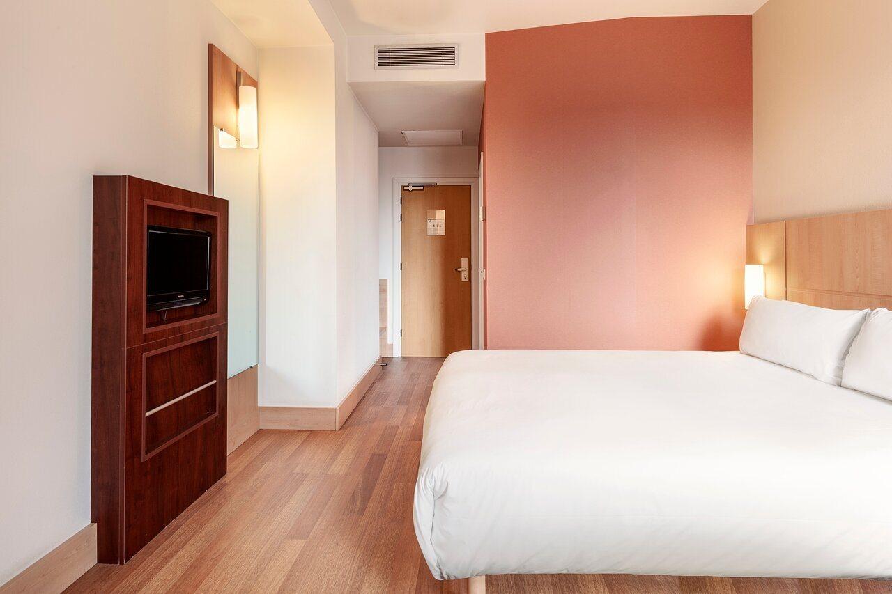 B&B Hotel Barcelona มาตาโร ภายนอก รูปภาพ